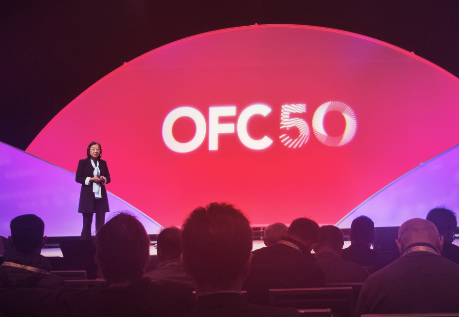 OFC 2025焦点 | 刘纪美院士提出III-V器件”DII”发展新范式,镭昱Micro-LED惊艳全场